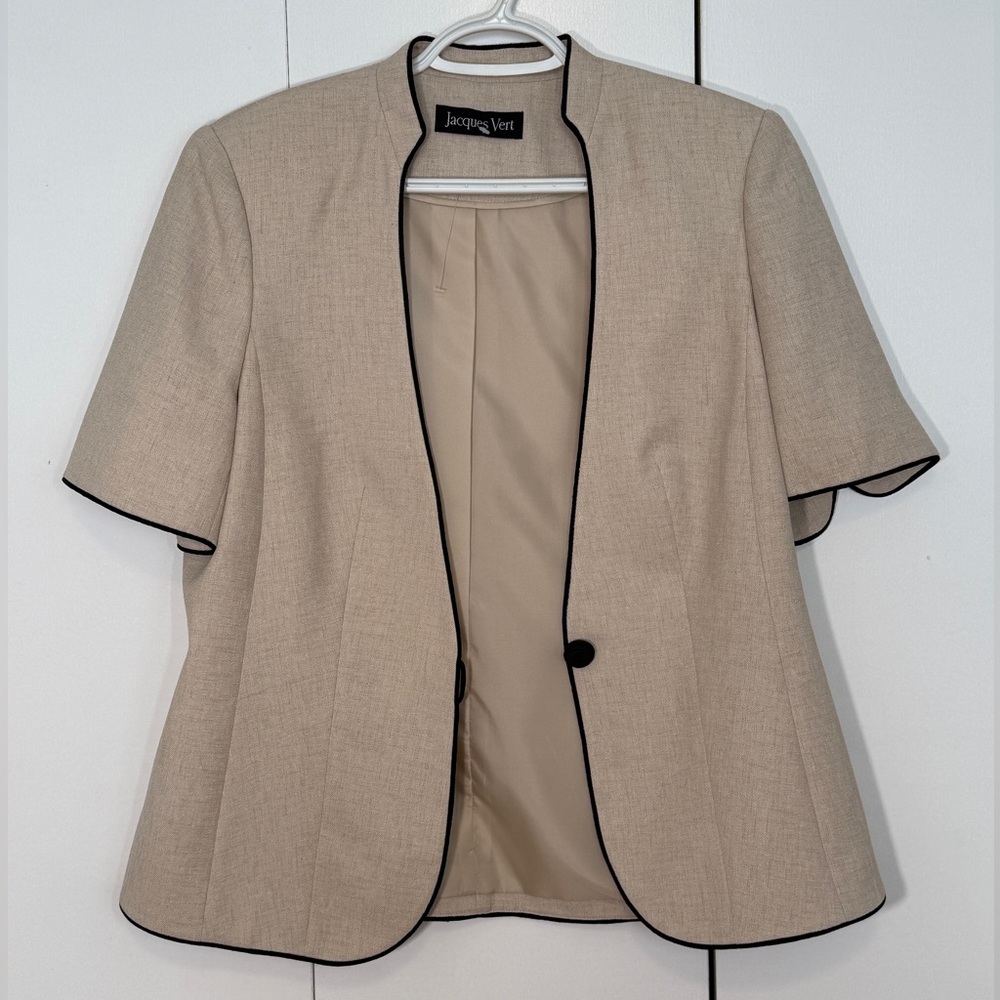 🟡 2/$45 - NWT Women's Tan Short Sleeve Blazer Jacket